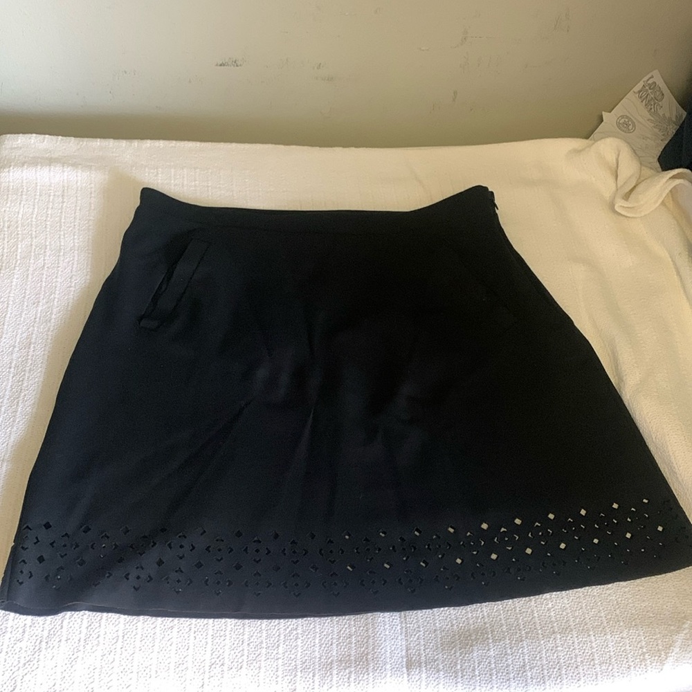 Banana Republic Size 14 Black Shirt with Cutout Detail & Pockets